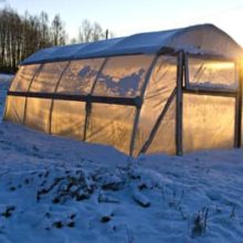 How to heat a greenhouse without electricity